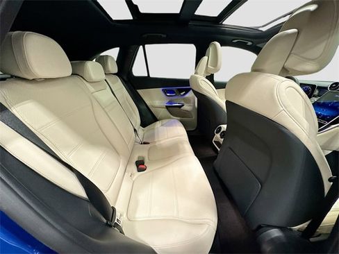 Used 2025 Mercedes-Benz GLC 300 4MATIC image 28