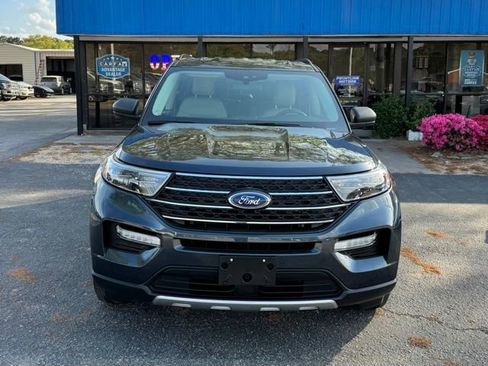 Used 2022 Ford Explorer XLT w/ Equipment Group 202A image 3