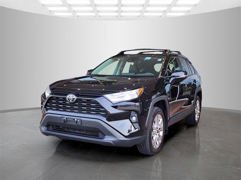 Used 2023 Toyota RAV4 XLE Premium image 9