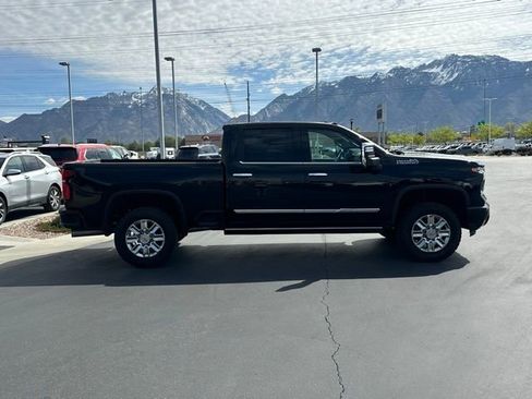 Used 2024 Chevrolet Silverado 3500 High Country w/ Technology Package AWD/4WD image 26