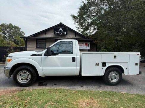 Used 2011 Ford F250 XL w/ XL Value Pkg image 3
