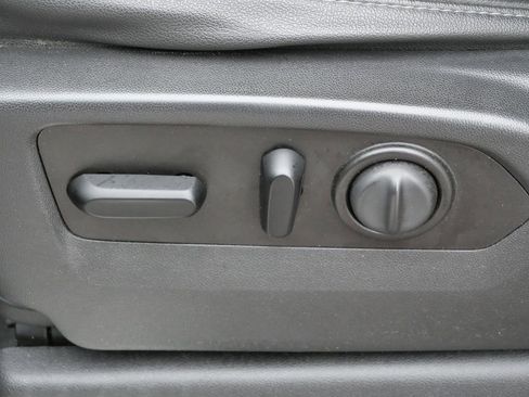 Used 2019 Chevrolet Silverado 1500 LTZ image 18