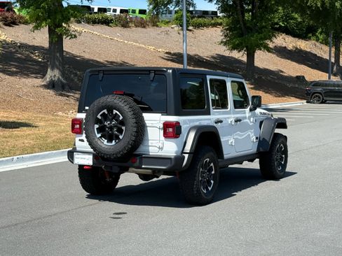 Used 2025 Jeep Wrangler Unlimited Rubicon AWD/4WD image 5