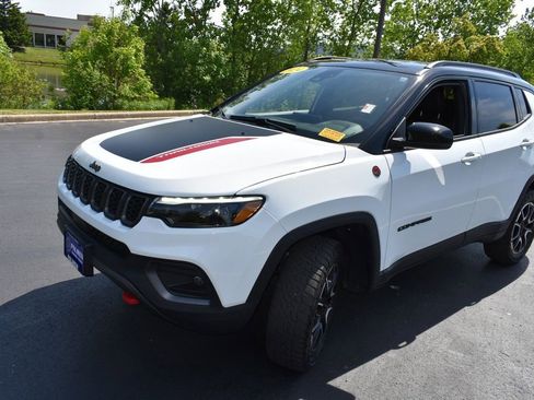 Certified 2024 Jeep Compass Trailhawk w/ Trailhawk Elite Group AWD/4WD image 9
