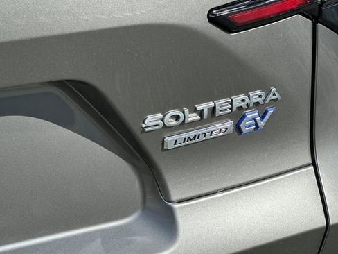 Used 2023 Subaru Solterra Limited image 26