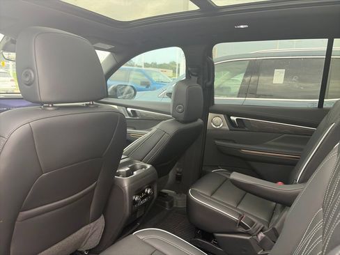Used 2026 Buick Enclave Avenir w/ Super Cruise Package AWD/4WD image 9