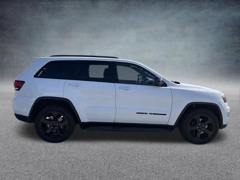 Used 2019 Jeep Grand Cherokee Laredo AWD/4WD image 5