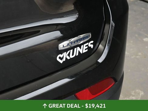 Used 2024 Jeep Compass Latitude image 13