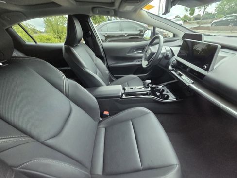 Used 2025 Toyota Prius FWD image 9
