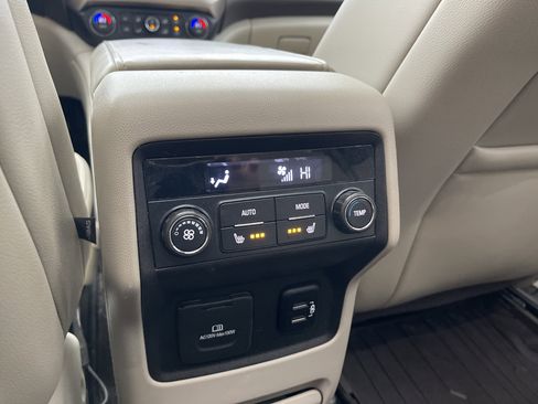 Used 2018 GMC Acadia Denali AWD/4WD image 23