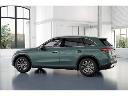 Used 2026 Mercedes-Benz GLC 300 4MATIC image 32