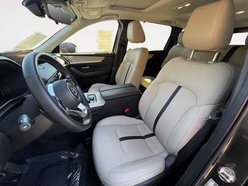 Certified 2024 MAZDA CX-90 Plug-In Hybrid w/ Preferred AWD/4WD image 10