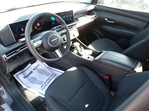 Used 2025 Hyundai Tucson SE image 15