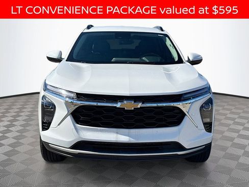 Used 2025 Chevrolet Trax LT w/ LT Convenience Package FWD image 2