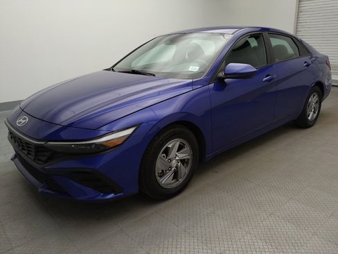 Used 2024 Hyundai Elantra SE FWD image 2