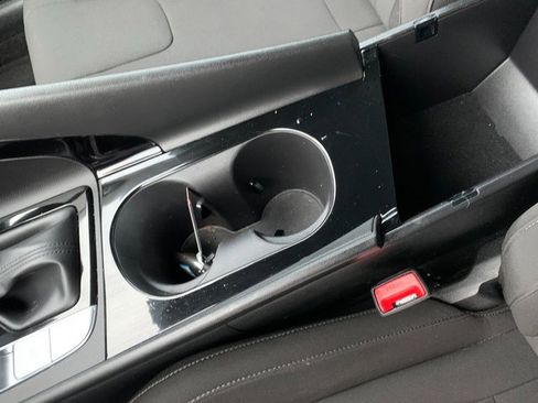 Used 2024 Hyundai Elantra Blue image 24