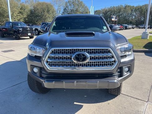 Used 2017 Toyota Tacoma TRD Sport image 11