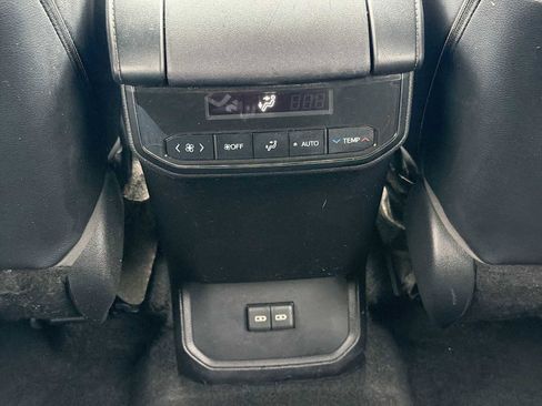 Used 2023 Toyota Highlander XLE image 32
