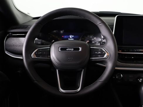 Used 2025 Jeep Compass Latitude AWD/4WD image 38