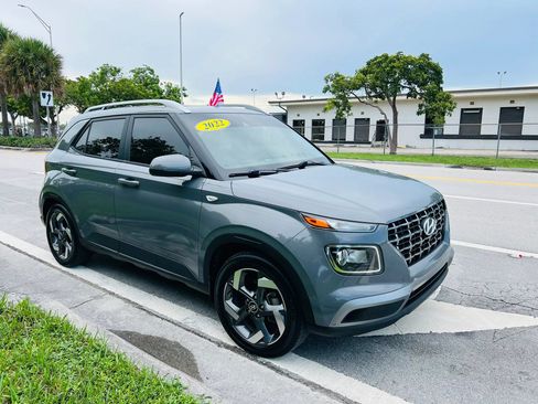 Used 2022 Hyundai Venue SEL FWD image 7