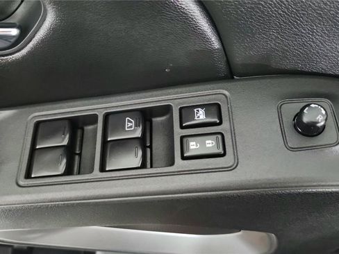 Used 2025 Nissan Frontier SL image 29