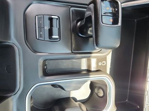 Used 2025 GMC Sierra 1500 Denali w/ Technology Package AWD/4WD image 28
