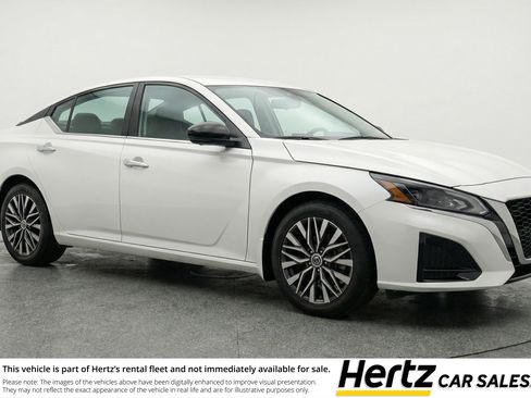 Used 2025 Nissan Altima 2.5 SV image 1