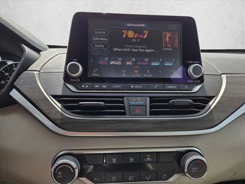 Used 2025 Nissan Altima 2.5 SV FWD image 13