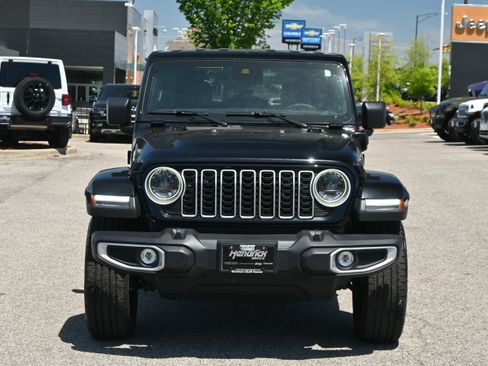 Used 2025 Jeep Wrangler Unlimited Sahara w/ Safety Group AWD/4WD image 3