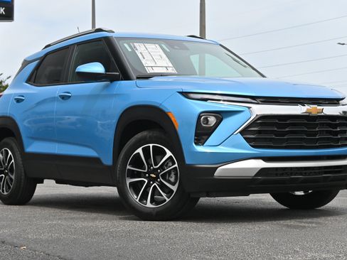 New 2026 Chevrolet TrailBlazer LT w/ Convenience Package FWD image 2