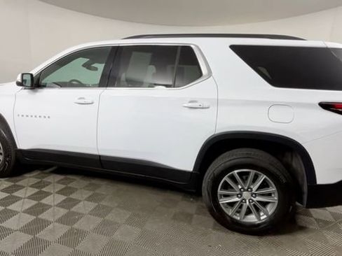 Used 2023 Chevrolet Traverse LT FWD image 7