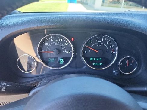 Used 2015 Jeep Wrangler Unlimited Sahara w/ Connectivity Group AWD/4WD image 10