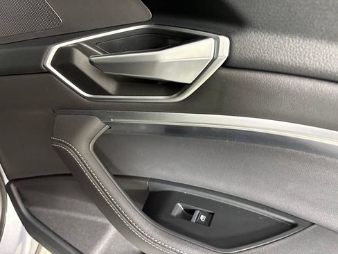 Used 2022 Audi e-tron Premium AWD/4WD image 16