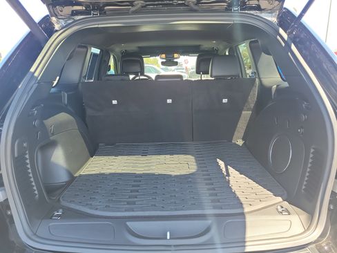 Used 2022 Jeep Grand Cherokee Laredo X image 10