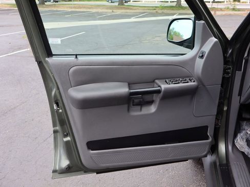 Used 2004 Ford Explorer Sport Trac XLS image 24