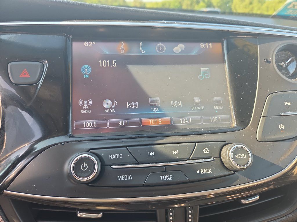 Certified 2019 Buick Envision Preferred FWD image 32
