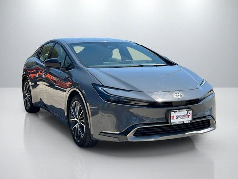 Used 2025 Toyota Prius XLE image 3