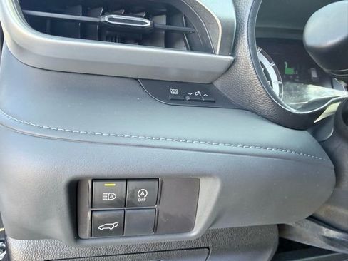Used 2023 Toyota Highlander LE image 11