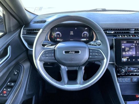 Used 2023 Jeep Grand Cherokee L Laredo image 11