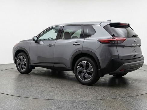 Used 2025 Nissan Rogue SV image 5