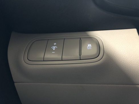 Used 2023 Hyundai Venue SEL image 22