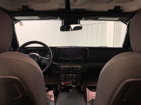 Used 2024 Jeep Gladiator Rubicon w/ Safety Group image 19