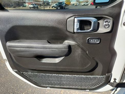 Used 2025 Jeep Gladiator Nighthawk image 13