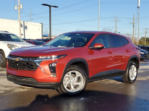 Used 2024 Chevrolet Trax LS w/ LS Convenience Package image 1