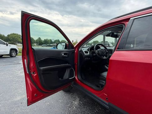 Used 2019 Jeep Compass Latitude w/ Popular Equipment Group AWD/4WD image 14