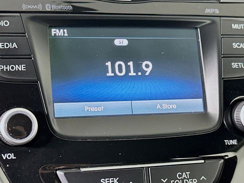 Used 2016 Hyundai Elantra Limited image 21