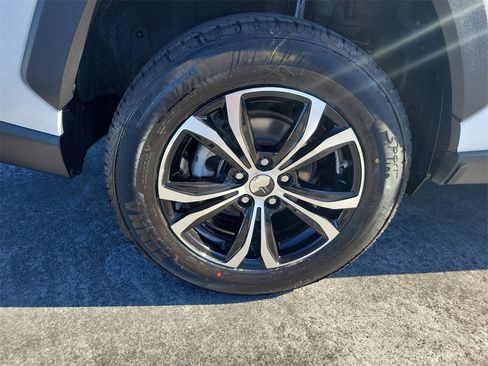 Used 2021 Toyota RAV4 LE image 7