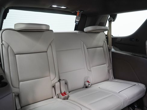 Used 2025 GMC Yukon Denali w/ Denali Reserve Package AWD/4WD image 12