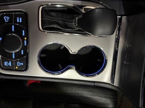 Used 2019 Jeep Grand Cherokee Overland AWD/4WD image 22