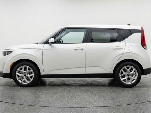 Used 2025 Kia Soul LX w/ LX Technology Package FWD image 5